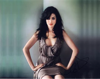 Anne Hathaway autograph