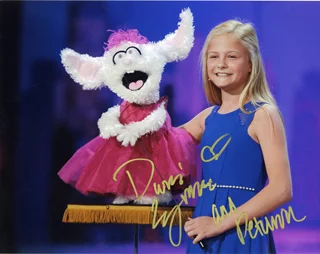 Darci Lynne Farmer autograph