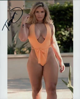 Tamra Dae autograph