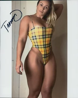 Tamra Dae autograph