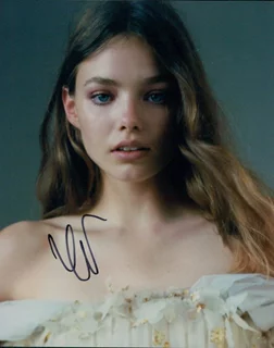 Kristine Froseth autograph