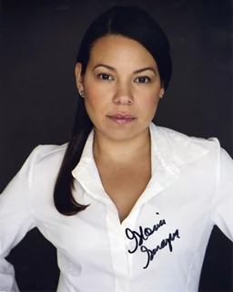 Gloria Garayua autograph