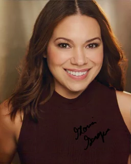 Gloria Garayua autograph