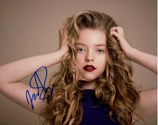 Jade Pettyjohn autograph