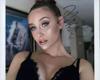 Makayla Phillips autograph