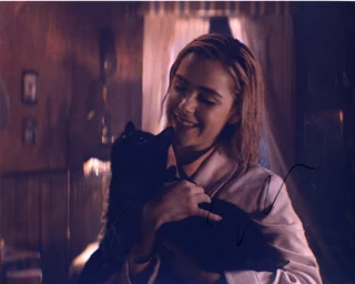 Kiernan Shipka autograph