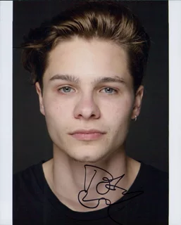 Toby Wallace autograph