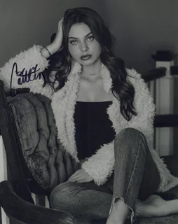 Caitlin Carmichael autograph