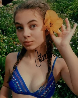 Caitlin Carmichael autograph
