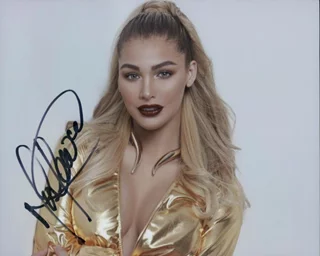 Migbelis Castellanos autograph