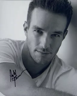 Andy Favreau autograph