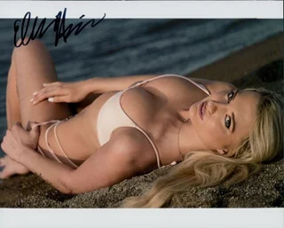 Ellie Heiden autograph
