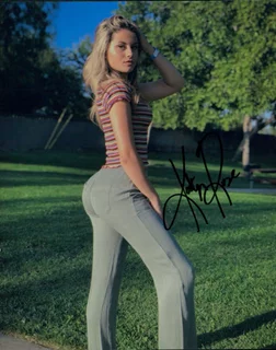 Kaitlyn Rose autograph