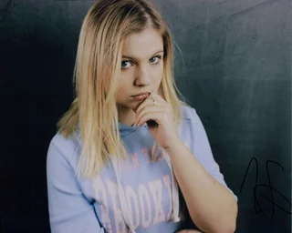 Hannah Swain autograph