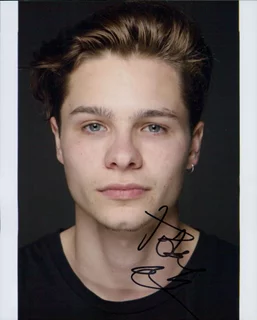 Toby Wallace autograph