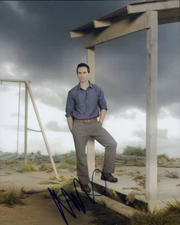 Nestor Carbonell autograph