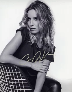 Annabelle Wallis autograph