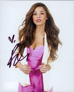Kelsey Chow autograph