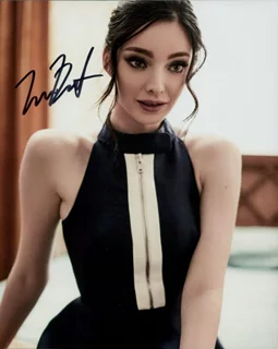 Emma Dumont autograph