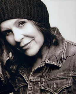 Laura Niemi autograph