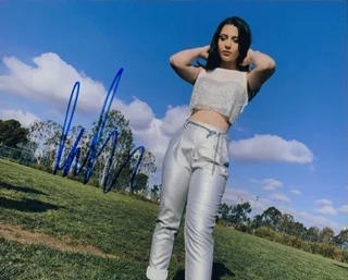 Issie Swickle autograph