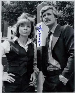 Louise Pajo autograph