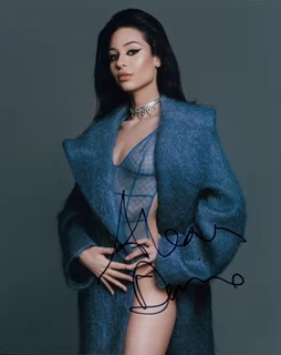 Alexa Demie autograph