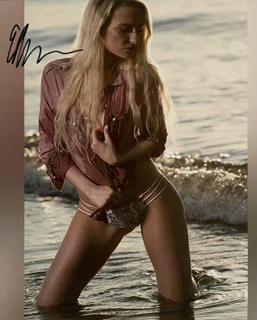 Ellie Heiden autograph