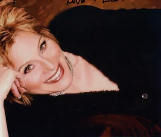 Roslyn Kind autograph