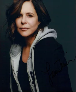 Laura Niemi autograph