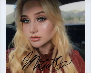 Makayla Phillips autograph