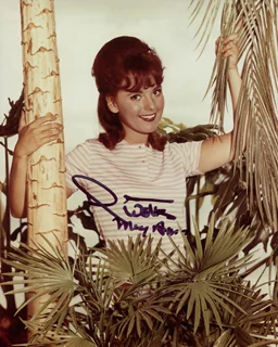 Dawn Wells autograph