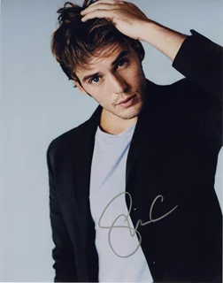 Sam Claflin autograph