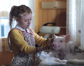 Dakota Fanning autograph