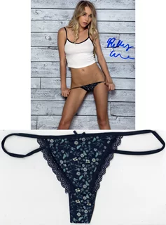 Riley Anne autograph