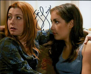 Iyari Limon autograph