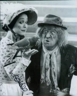 Una Stubbs autograph