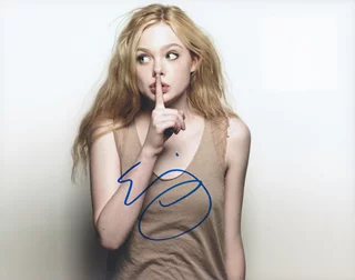 Elle Fanning autograph