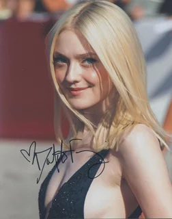 Dakota Fanning autograph