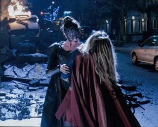 Odette Yustman autograph