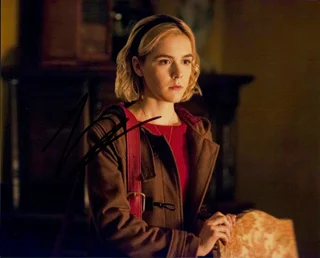 Kiernan Shipka autograph