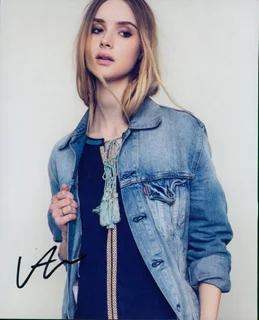 Aria Sirvaitis autograph