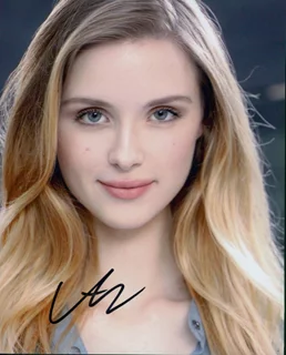 Aria Sirvaitis autograph