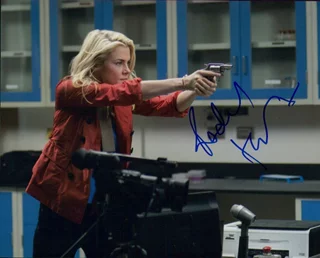 Rachael Taylor autograph