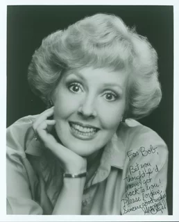 Georgia Engel autograph