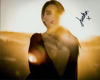 Juvahn Victoria autograph