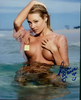 Lisa Gleave autograph