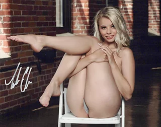 Tabitha Elm autograph