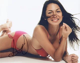 Moran Atias autograph