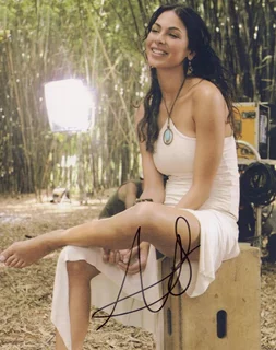 Moran Atias autograph